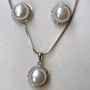 Elegant Silver and White‎ Pearl Jewelry Set